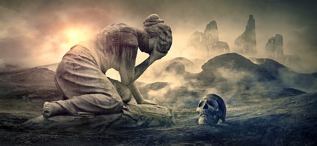 Eine weinende Frau in durch Krieg zerstörter Landschaft