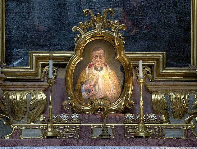 Josémaria Escrivá und das Opus Dei: Altar mit dem Bild des 'Heiligen' und Gründers des Opus Dei José Maria Escrivá