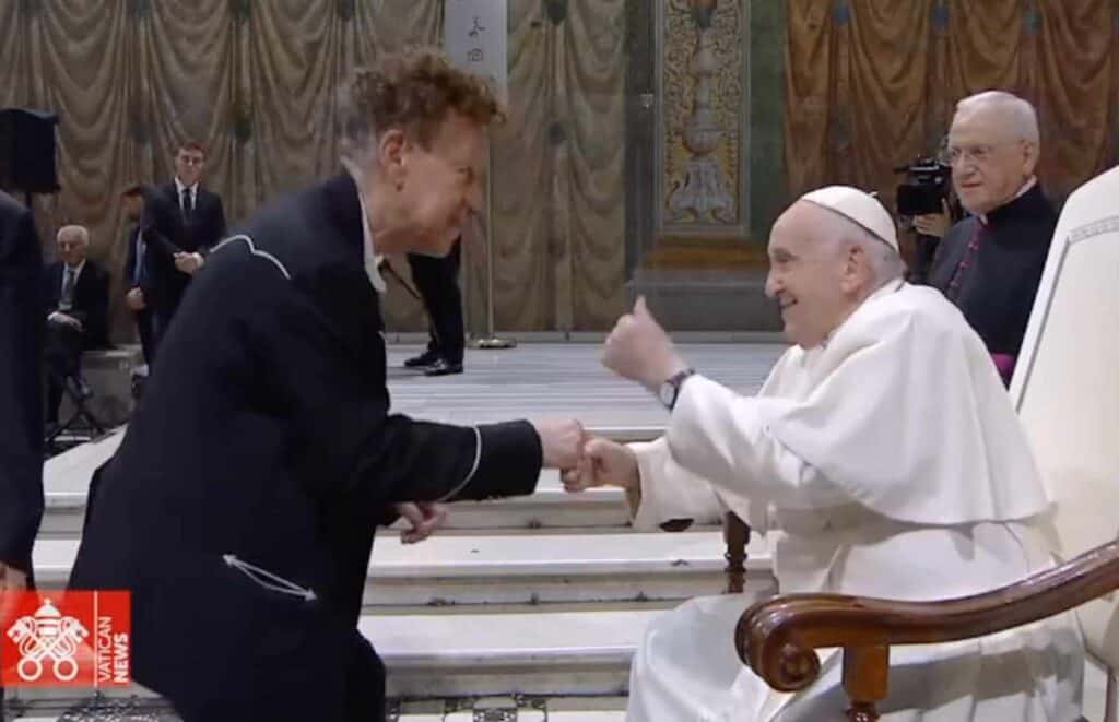 Sonderaudienz mit einem Gotteslästerer: Bergoglio als 'Papst Franziskus' empfängt den Künstler Serrano