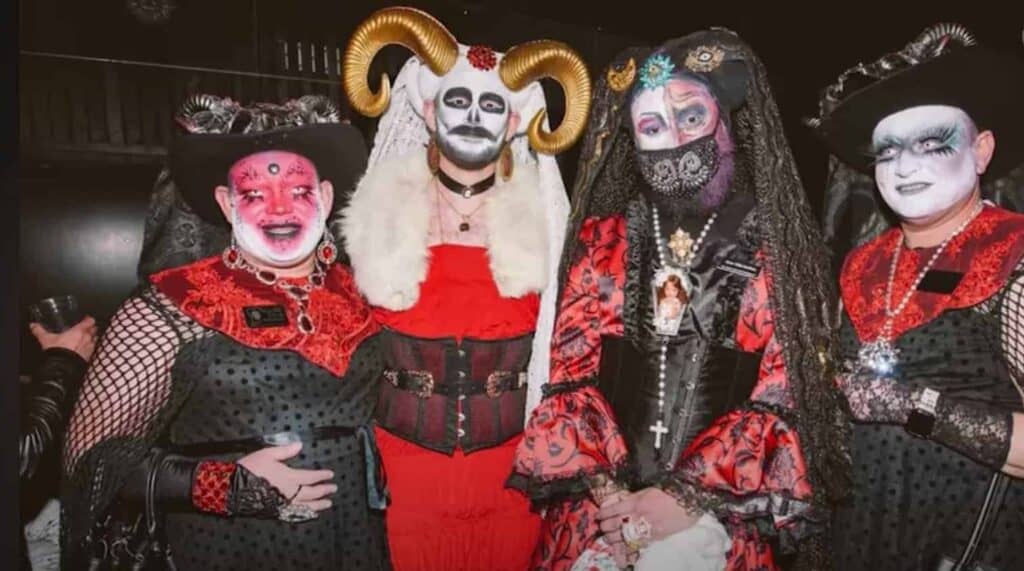 Ehrung der Perversität am 16. Juni, dem Herz-Jesu-Fest, für die 'Sisters of Perpetual Indulgence'