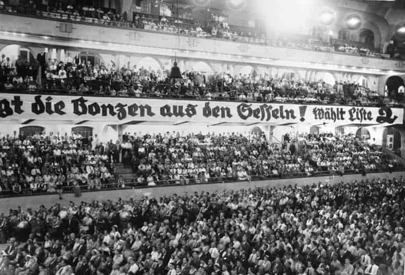 Warum die Nationalsozialisten Linke waren: Berlin/Sportpalast, 1932, NS-Betriebszellenversammlung: „Jagt die Bonzen aus den Sesseln!“