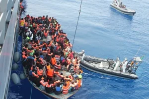 Seenotrettung auf dem Mittelmeer im Rahmen der Operation Triton (Juni 2015)