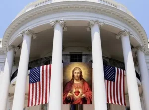 Herz-Jesu-Bild am Kapitol an Ostern 2025