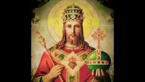 Christus ist König, seine Königsherrschaft symbolisiert in den Symbolen Krone, Reichsapfel und Zepter