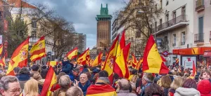 Leo XIV. gegen rechte Ideologie in Spanien: Patrioten mit spanischer Flagge